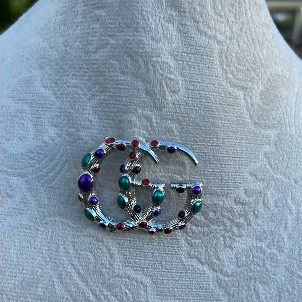 Elegant Silver Brooch with Multicolor Gemstones